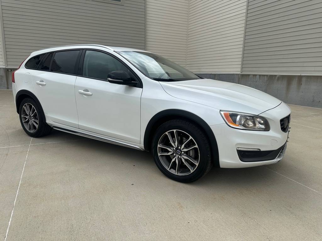 2016 Volvo V60 Cross Country