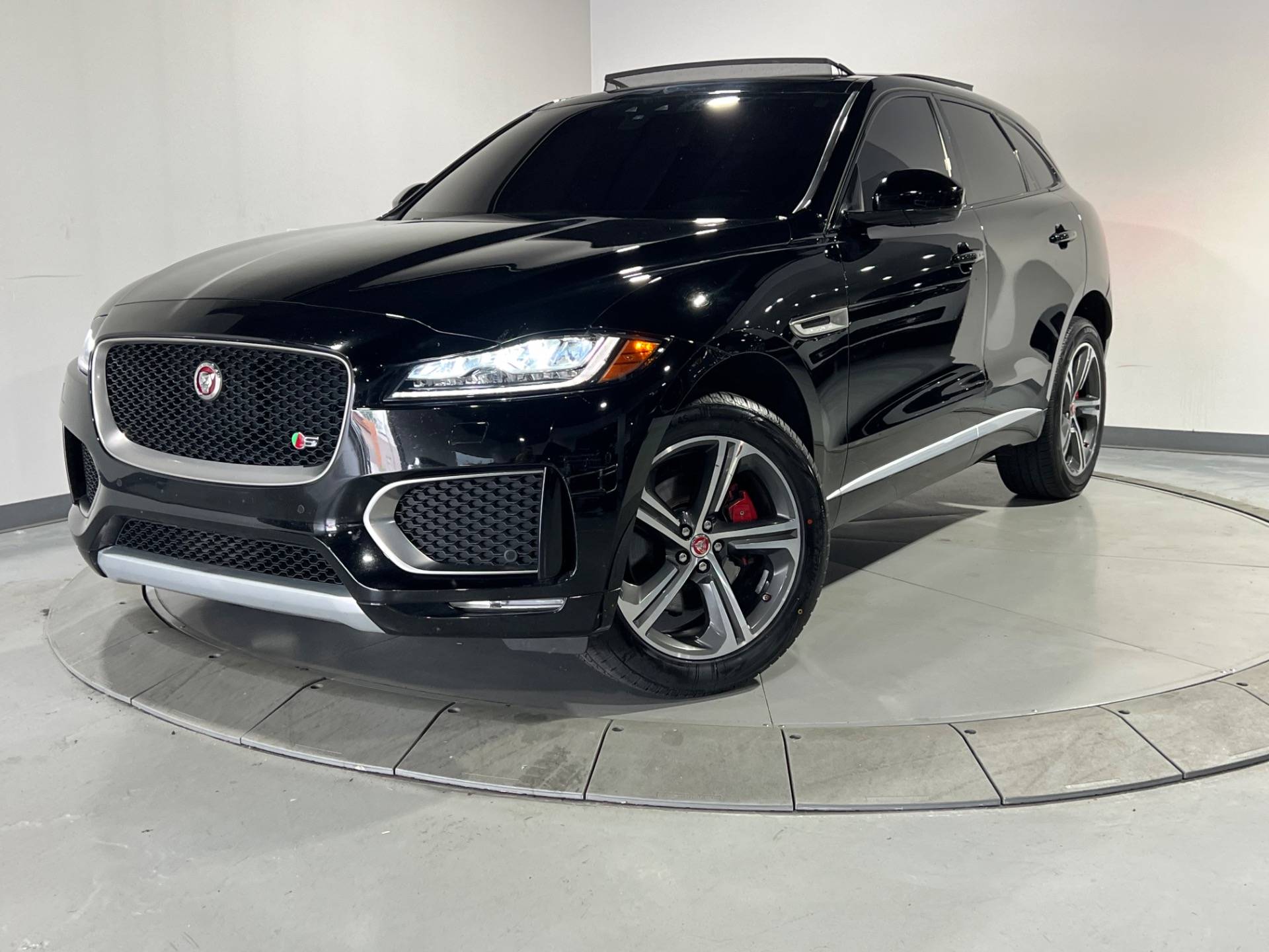 2019 Jaguar F-pace