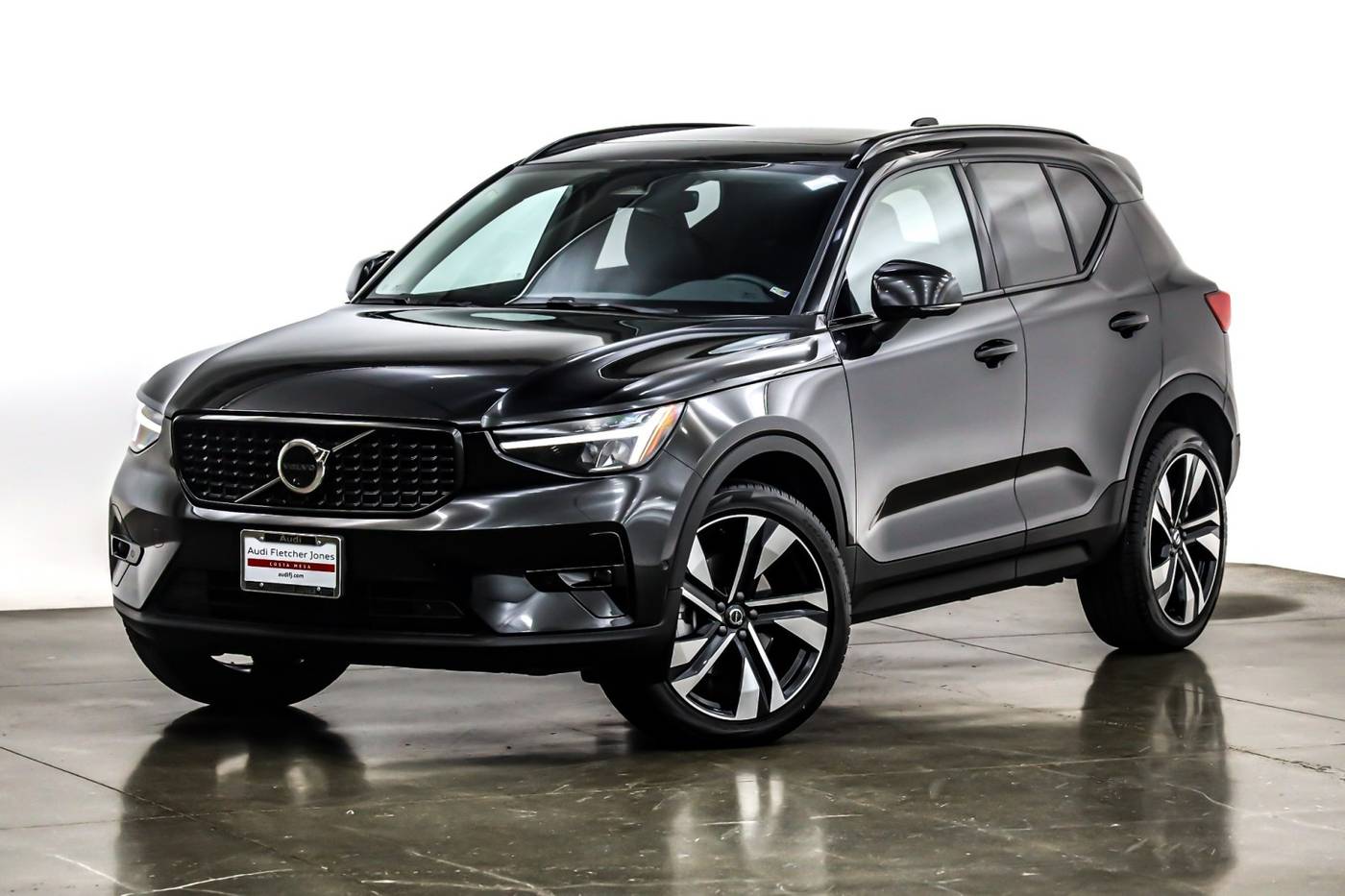 2025 Volvo XC40