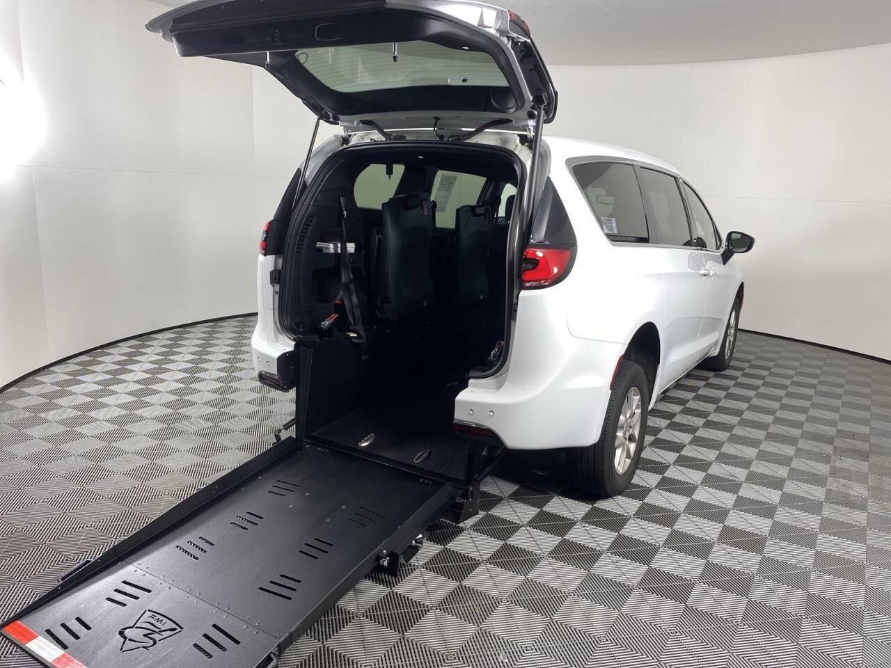 2024 Chrysler Pacifica