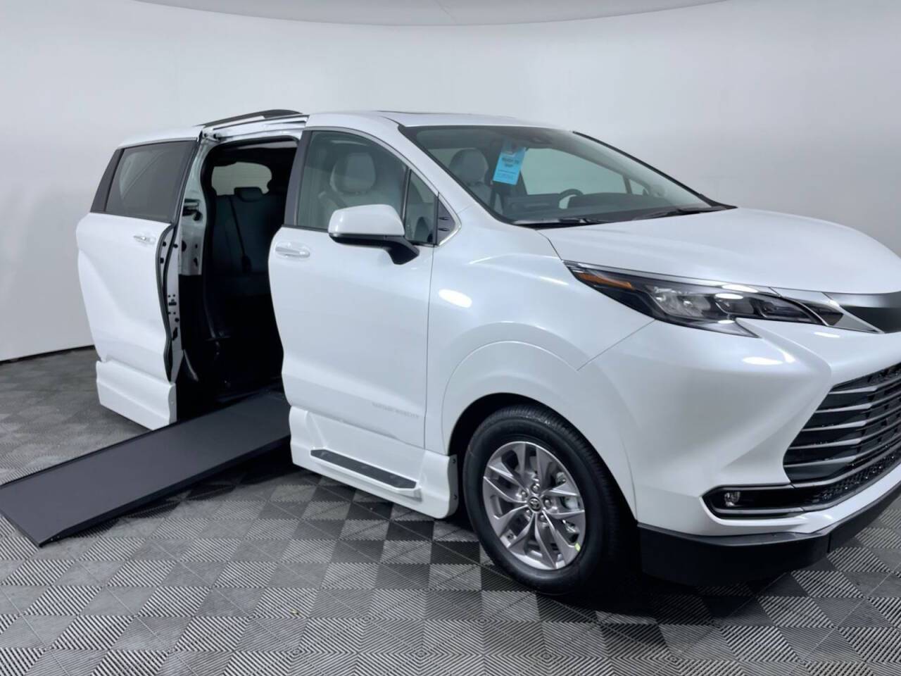 2025 Toyota Sienna
