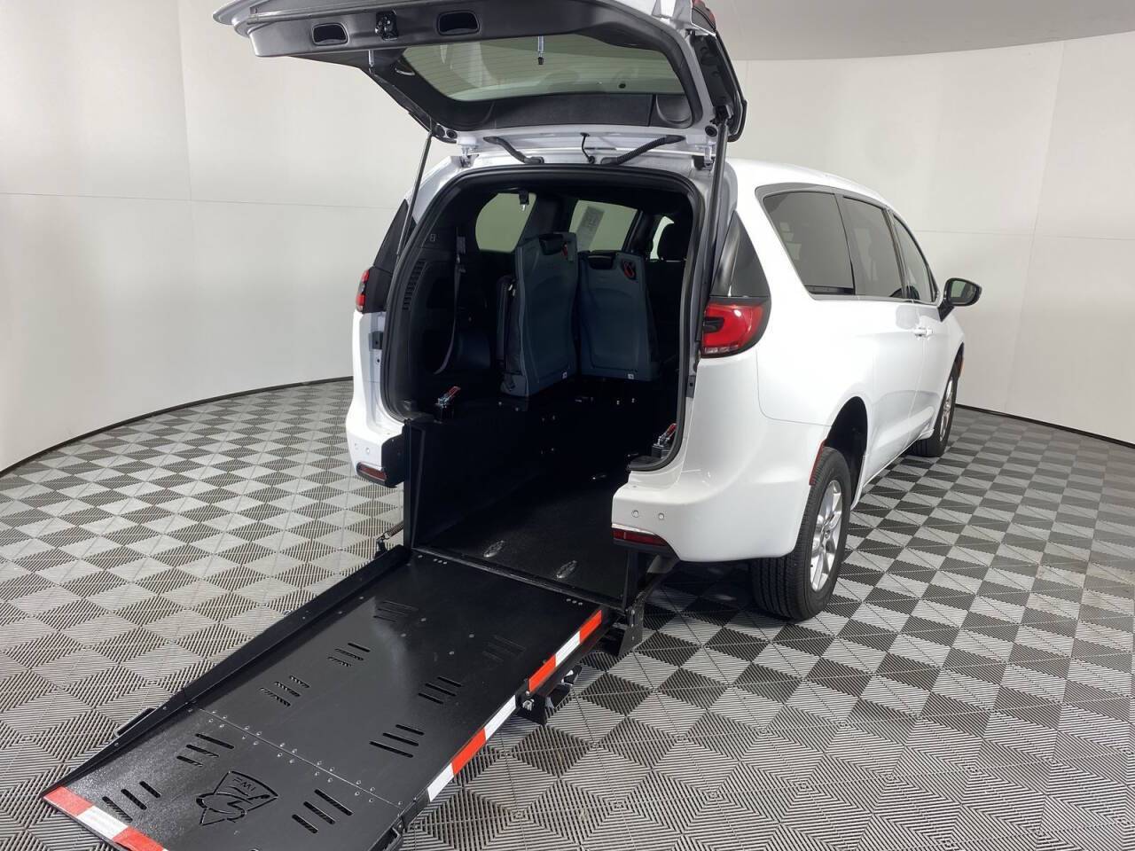 2024 Chrysler Pacifica