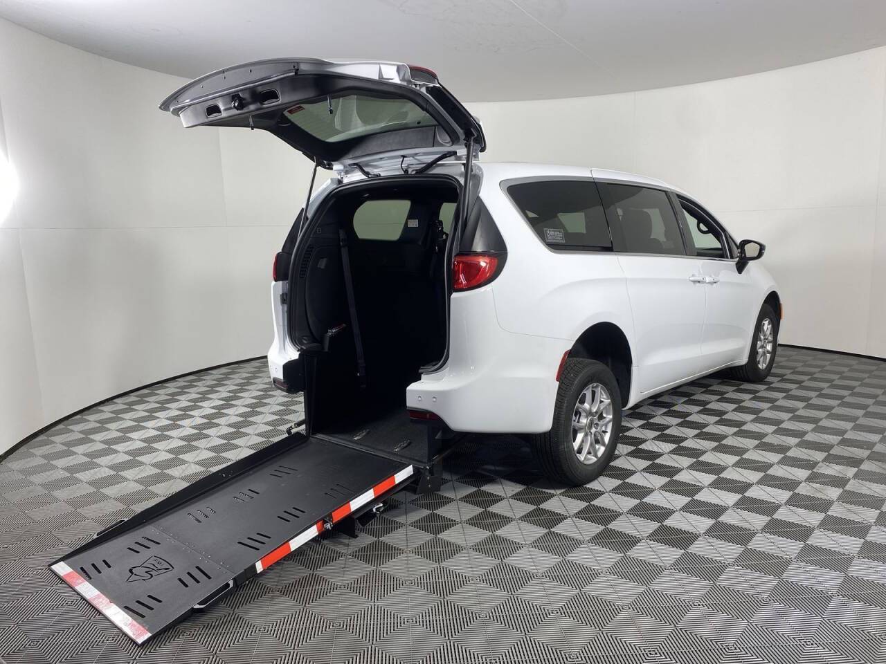 2025 Chrysler Voyager