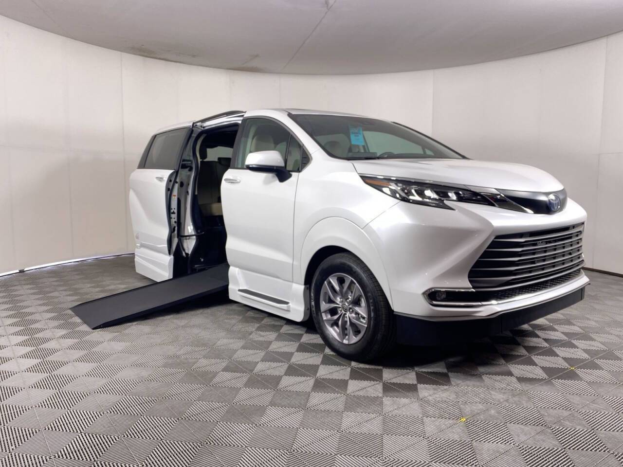 2023 Toyota Sienna
