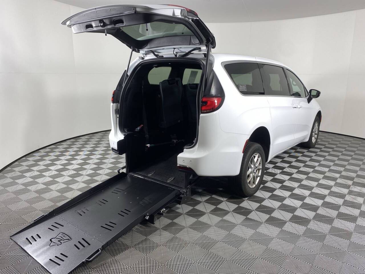 2024 Chrysler Pacifica