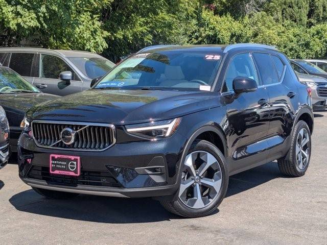 2025 Volvo XC40