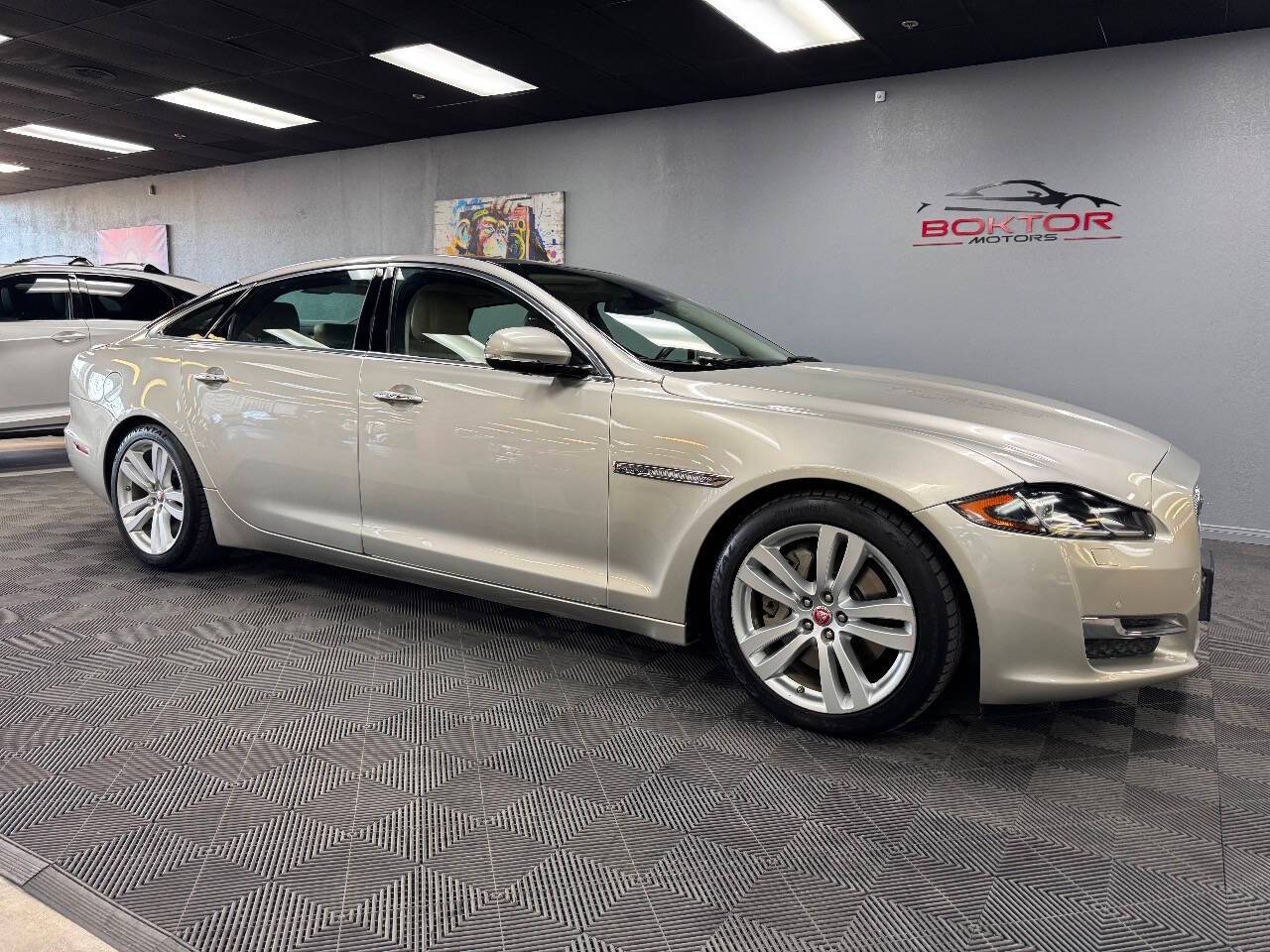 2016 Jaguar XJ