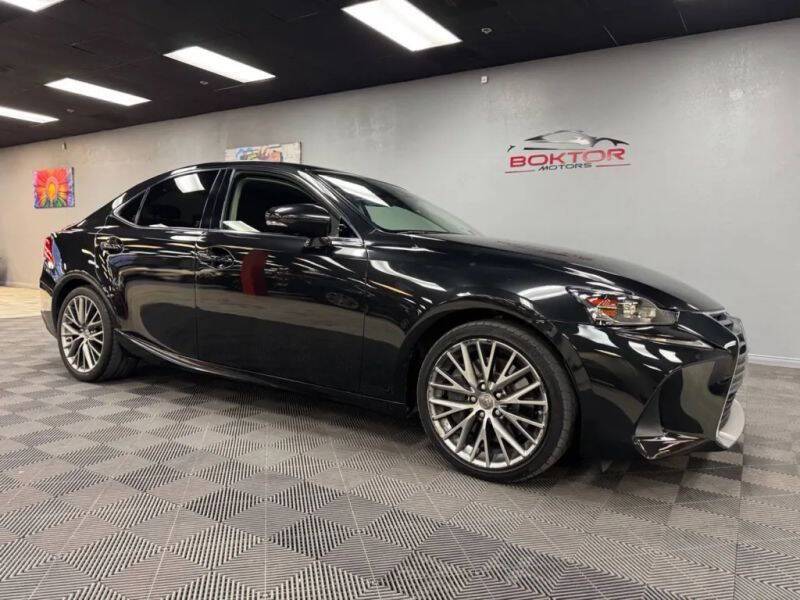 2017 Lexus IS
