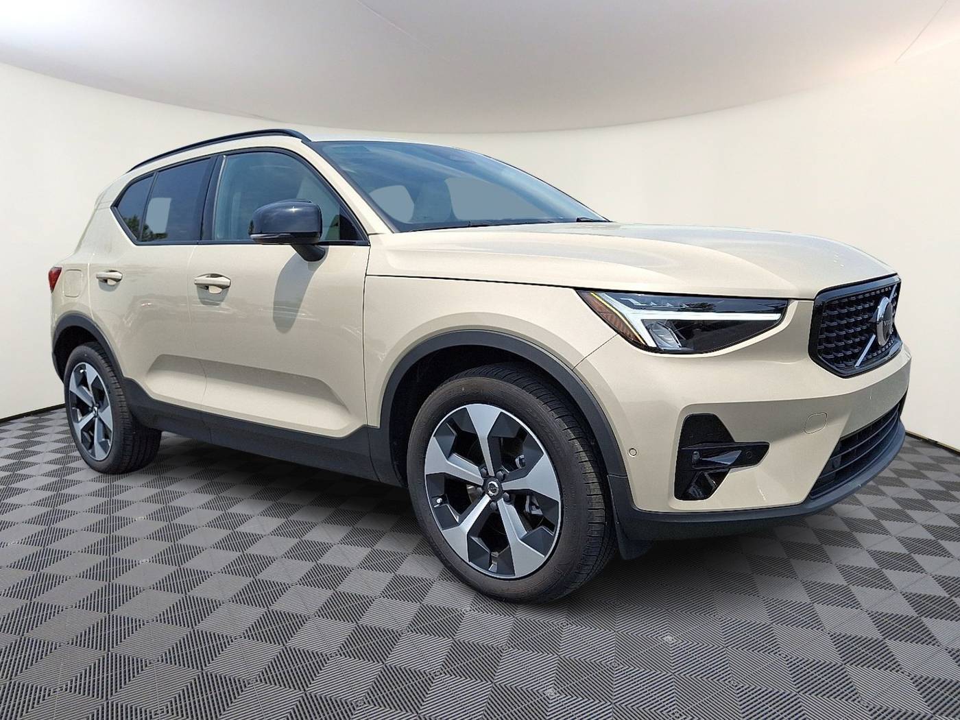 2025 Volvo XC40