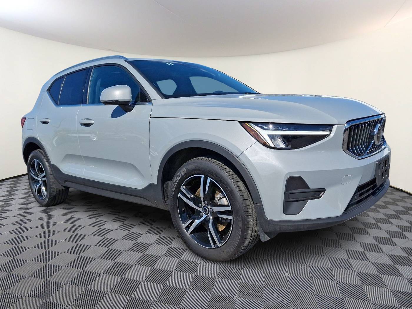 2025 Volvo XC40