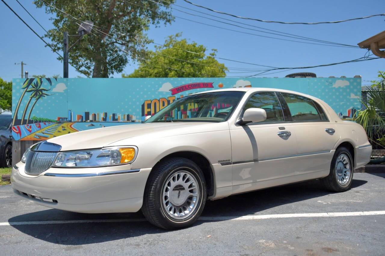 2002 Lincoln Town Car