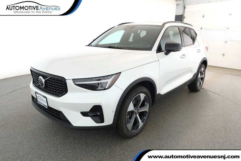 2023 Volvo XC40