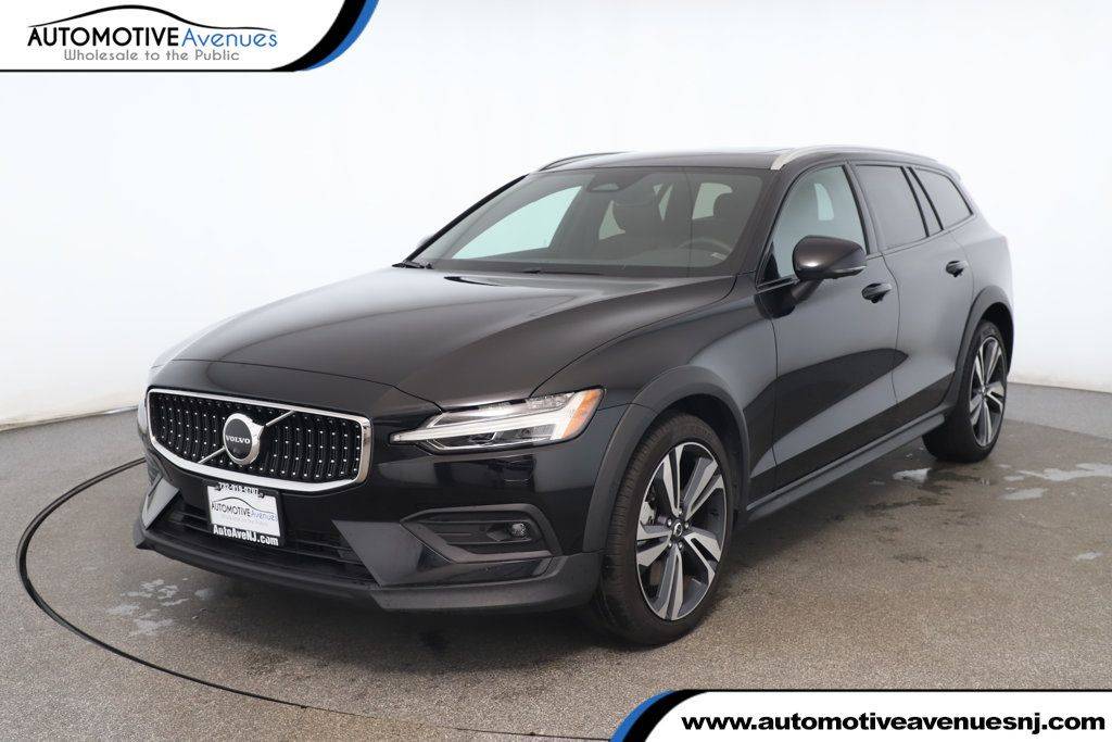 2023 Volvo V60 Cross Country
