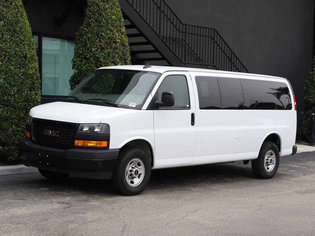 2023 GMC Savana Passenger