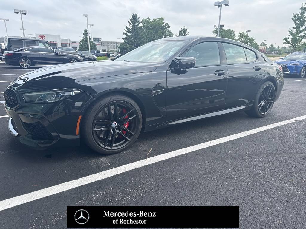 2023 BMW M8