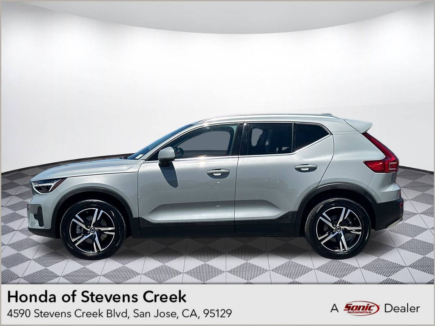 2024 Volvo XC40