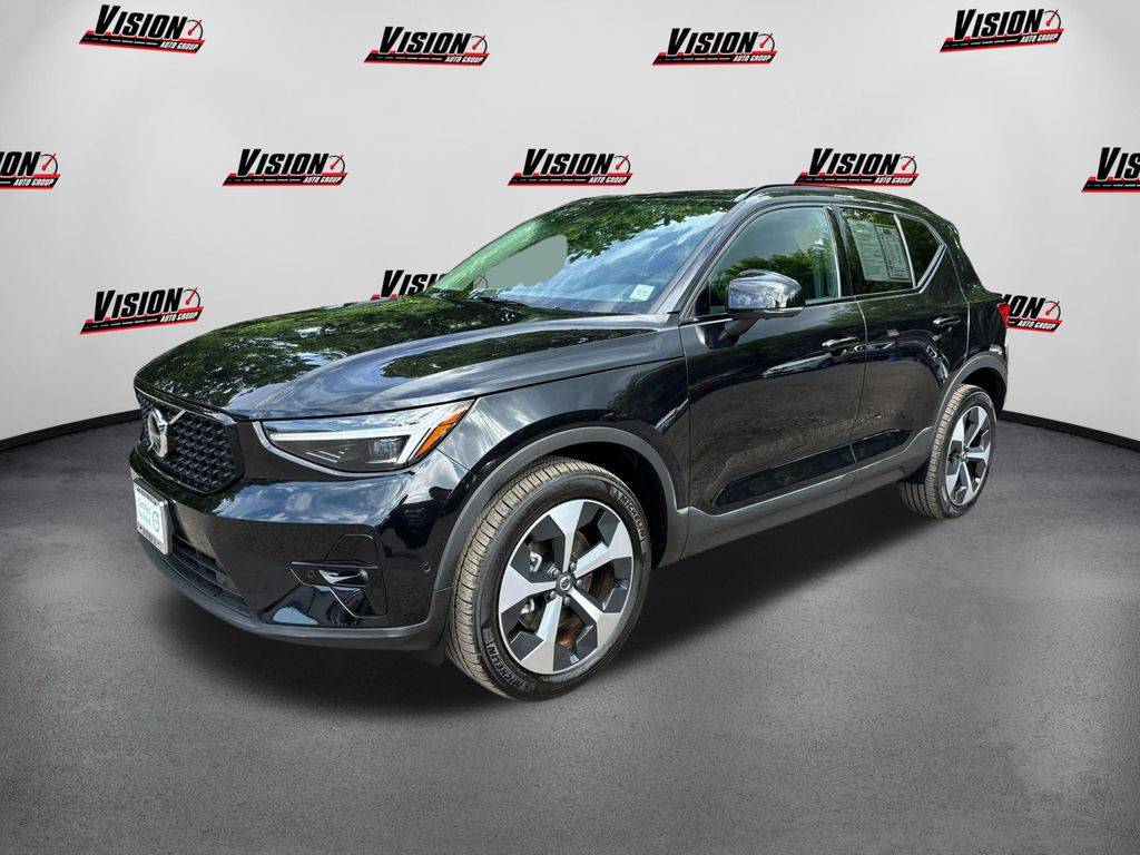 2025 Volvo XC40