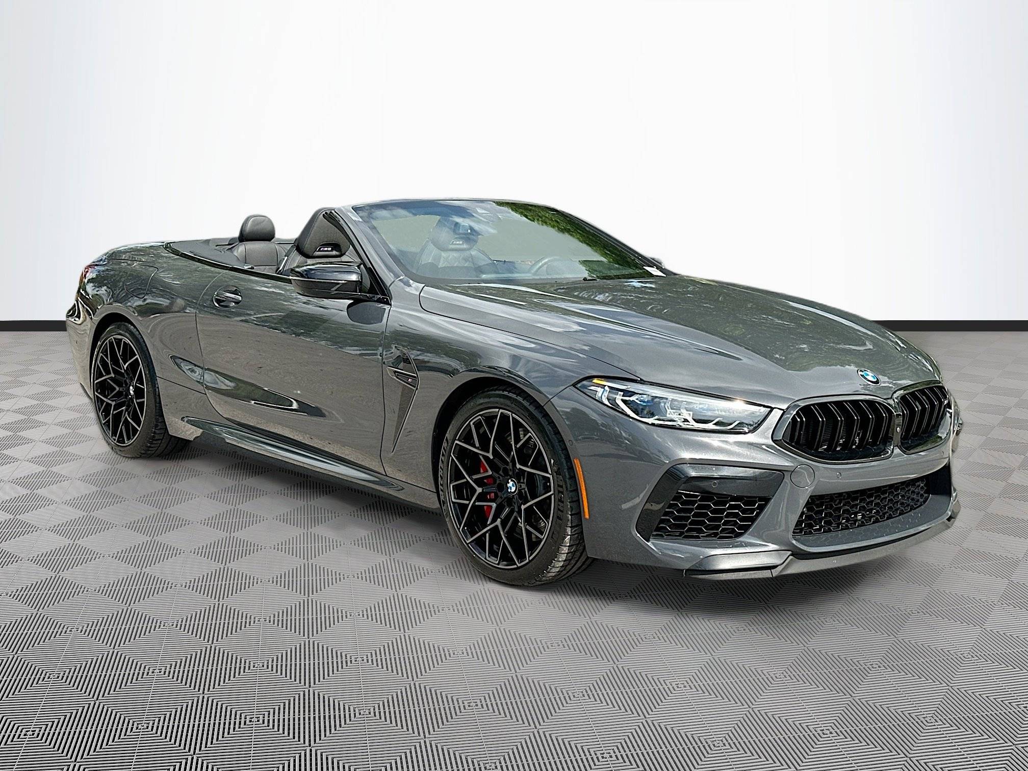 2022 BMW M8