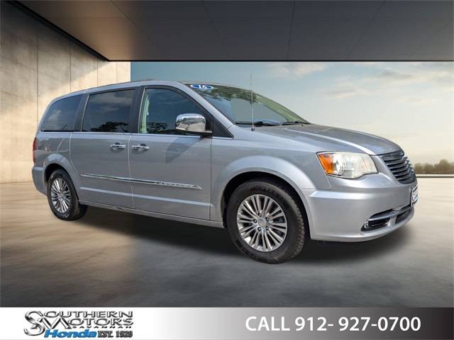 2016 Chrysler Town & Country