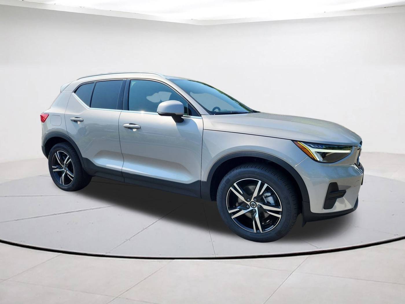 2025 Volvo XC40