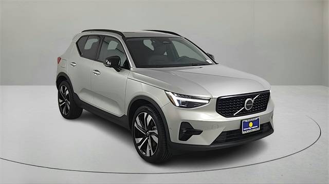 2025 Volvo XC40