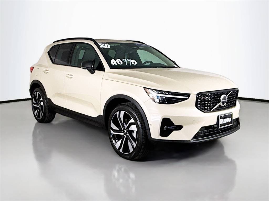 2025 Volvo XC40