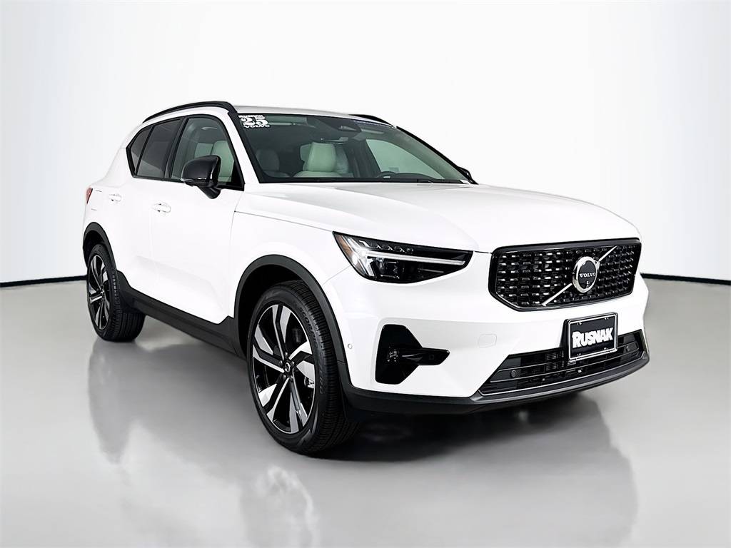 2025 Volvo XC40