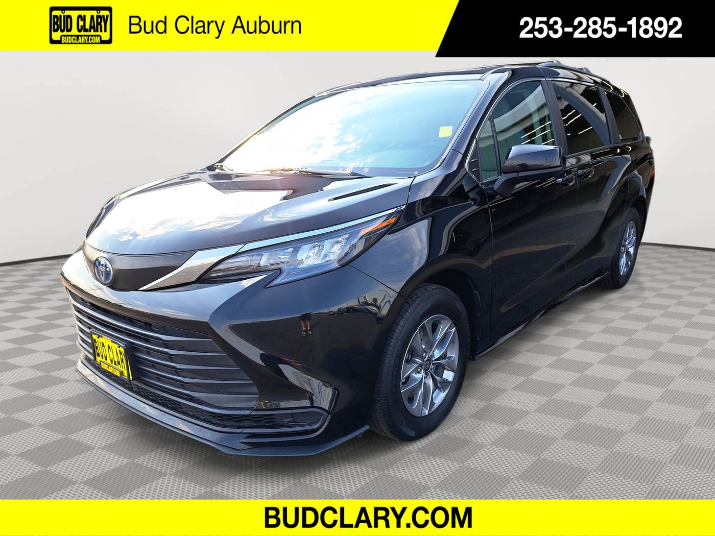 2024 Toyota Sienna LE — Minivan — 30,921 mi — Auburn, WA