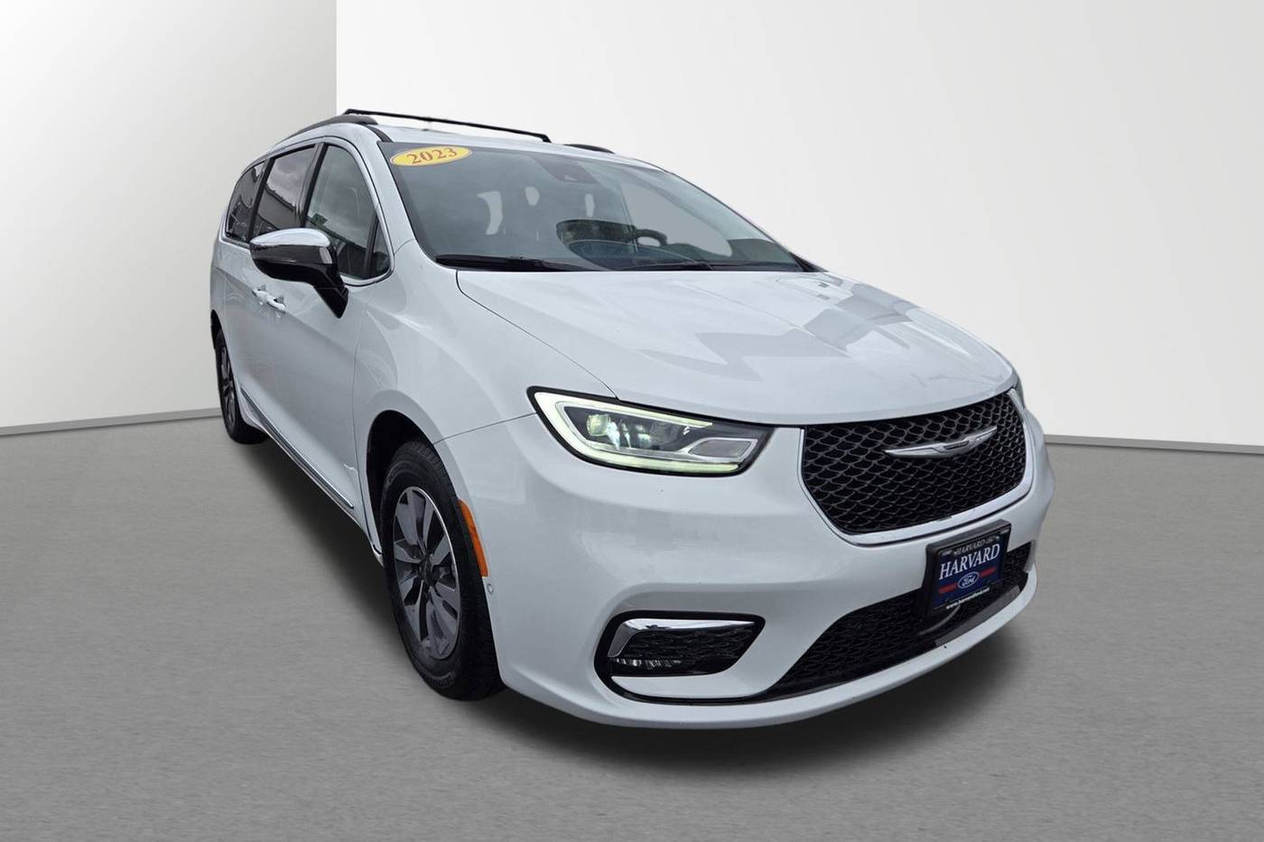 2023 Chrysler Pacifica Hybrid Limited — Minivan — 25,353 mi — Harvard, IL