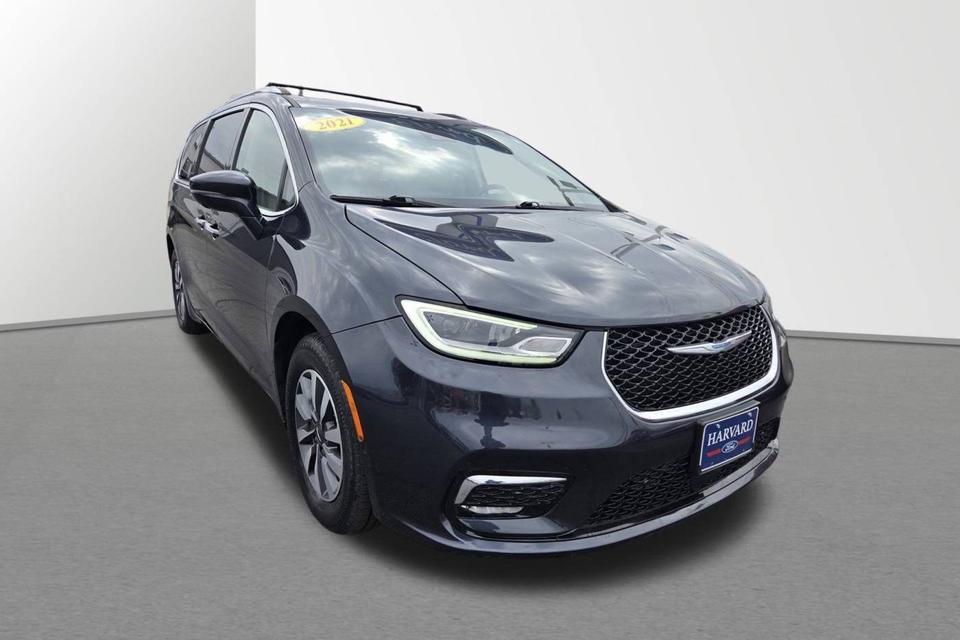 2021 Chrysler Pacifica Hybrid Touring L — Minivan — 63,268 mi — Harvard, IL