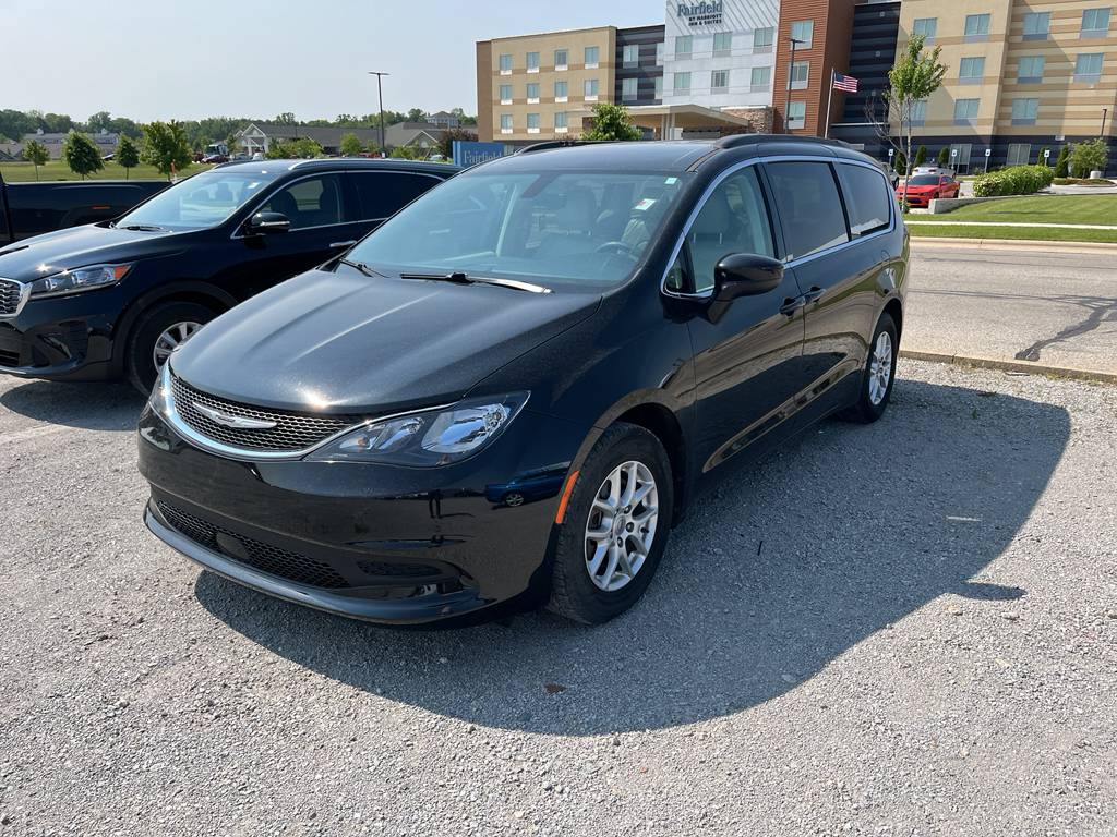 2021 Chrysler Voyager LXI — Minivan — 119,000 mi — Warsaw, IN