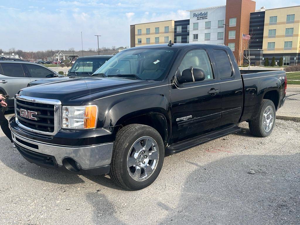 2011 GMC Sierra 1500 SLE — Pickup Truck — 117,908 mi — Warsaw, IN