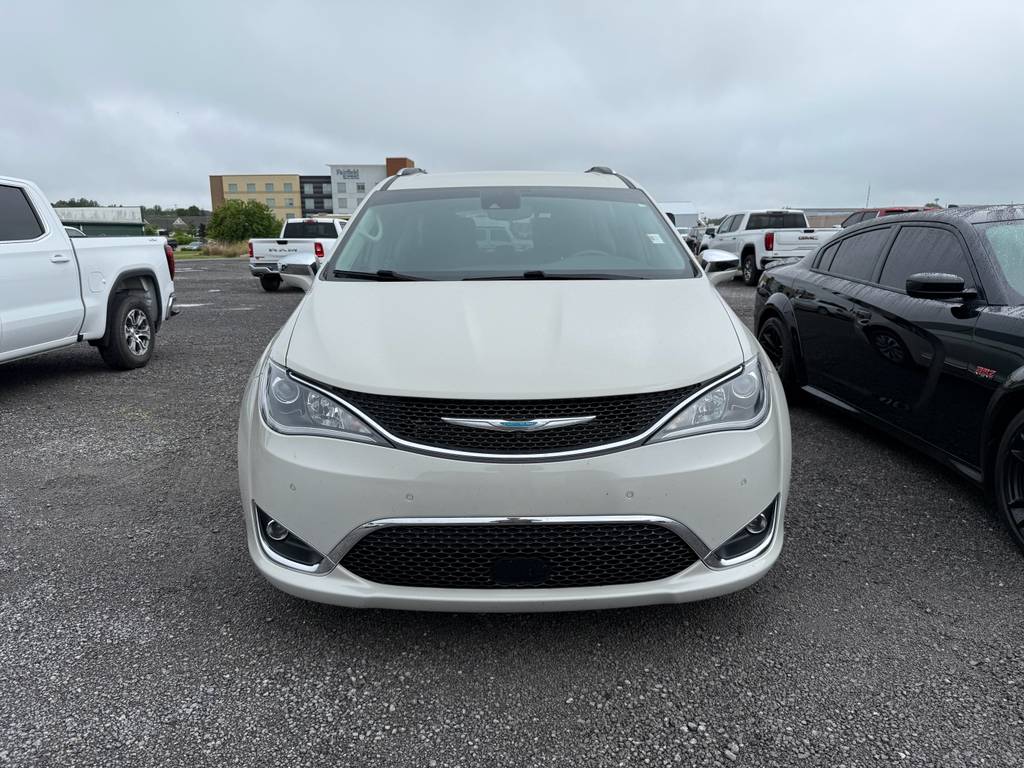 2020 Chrysler Pacifica Hybrid Limited — Minivan — 60,552 mi — Warsaw, IN