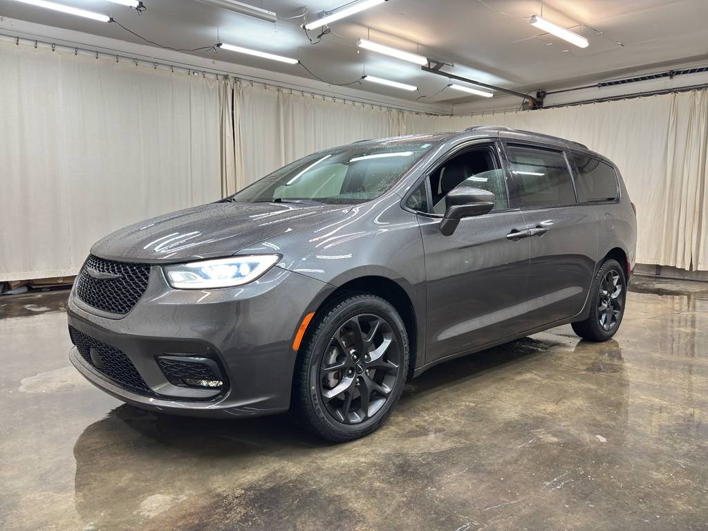 2021 Chrysler Pacifica Touring L — Minivan — 58,669 mi — Warsaw, IN