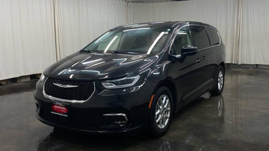 2023 Chrysler Pacifica Touring L — Minivan — 66,759 mi — Warsaw, IN