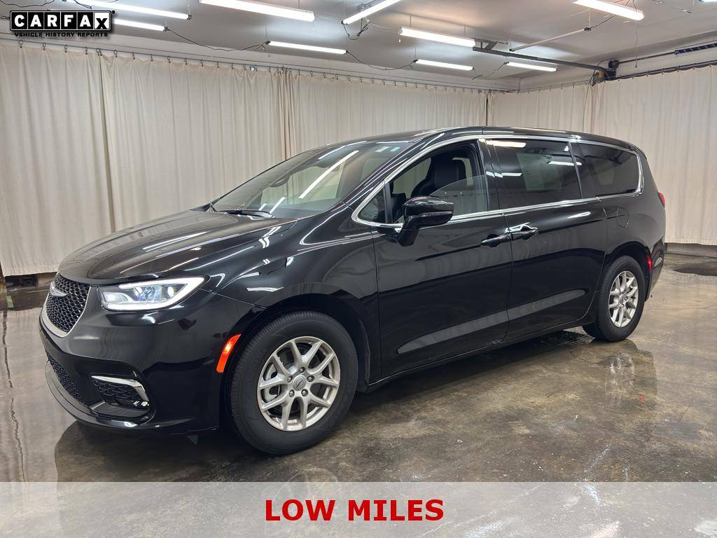 2025 Chrysler Pacifica Select — Minivan — 13,063 mi — Warsaw, IN
