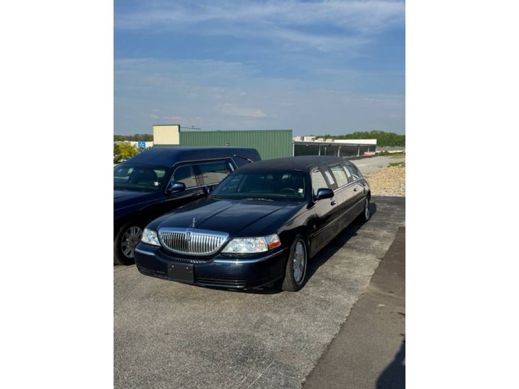 2007 Lincoln Town Car Executive — Sedan — 18,517 mi — Warsaw, IN