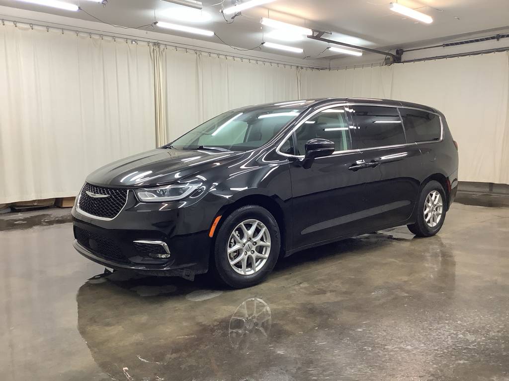 2024 Chrysler Pacifica Touring L — Minivan — 55,687 mi — Warsaw, IN
