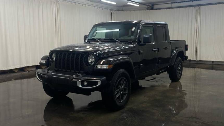 2022 Jeep Gladiator Sport S — Pickup Truck — 66,332 mi — Warsaw, IN