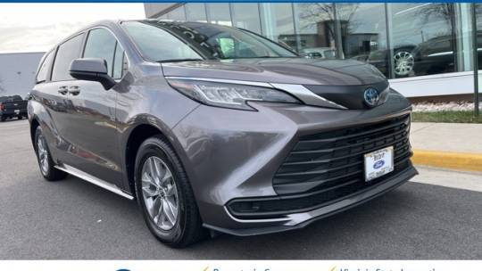 2022 Toyota Sienna LE — Minivan — 28,687 mi — Chantilly, VA