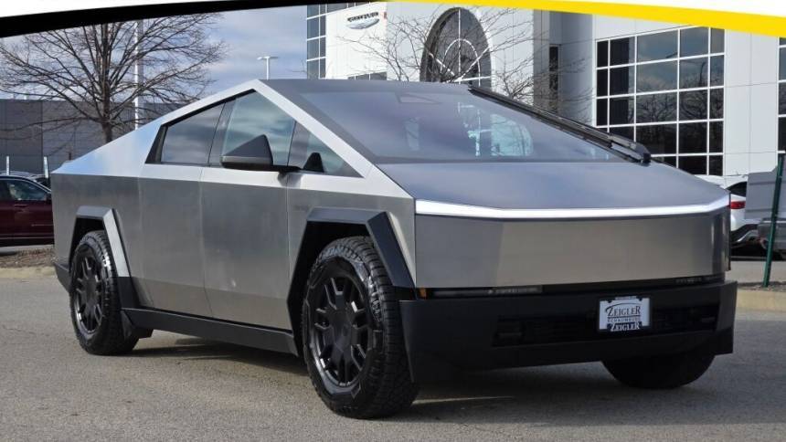2024 Tesla Cybertruck Standard — Pickup Truck — 6,112 mi — Schaumburg, IL