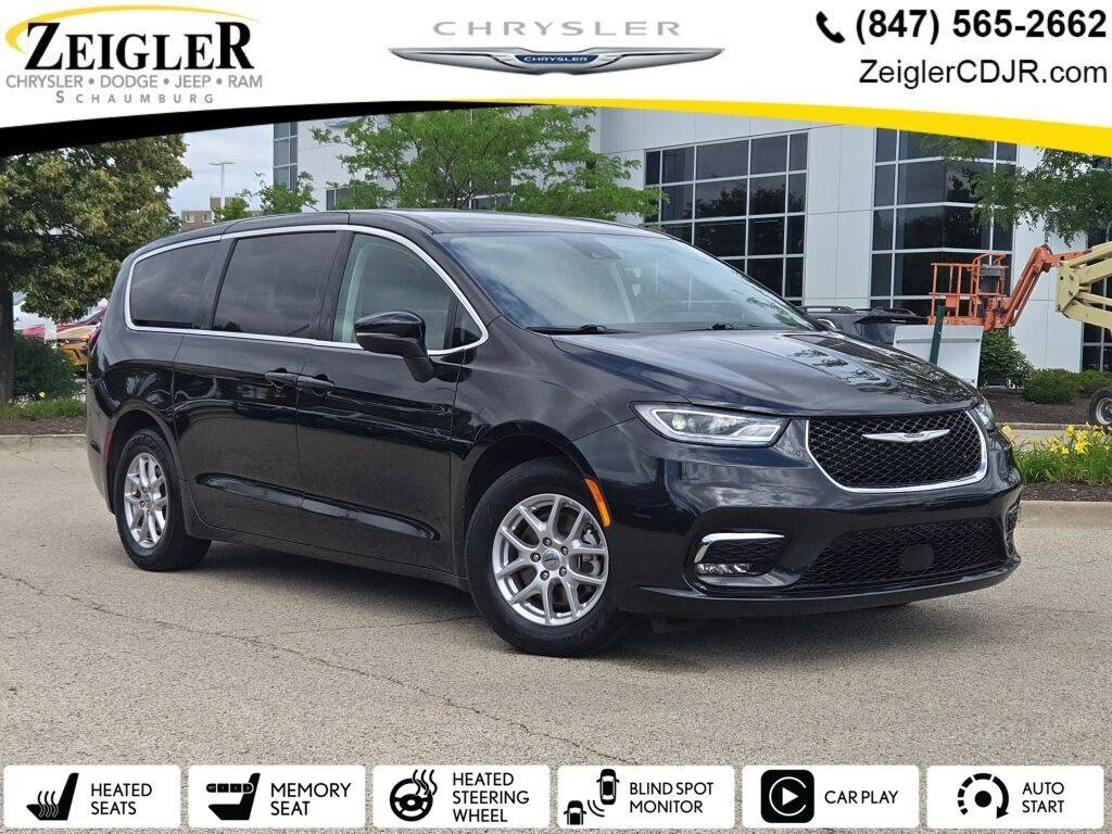 2023 Chrysler Pacifica Touring L — Minivan — 69,138 mi — Schaumburg, IL