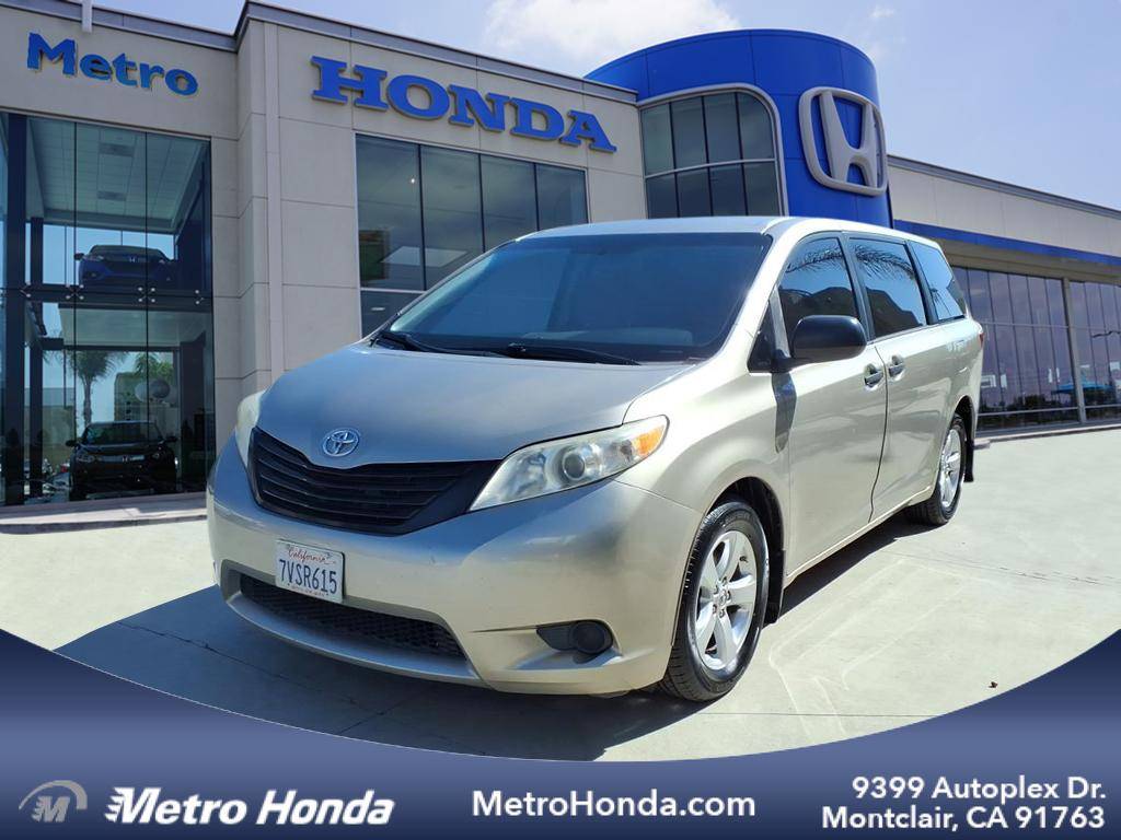 2017 Toyota Sienna L — Minivan — 110,885 mi — Montclair, CA