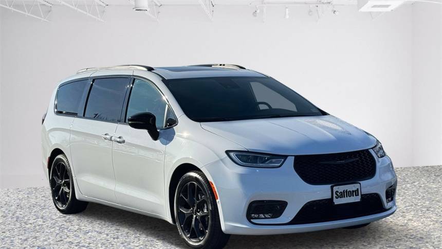 2024 Chrysler Pacifica Touring L — Minivan — 7,798 mi — Winchester, VA