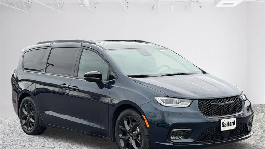 2024 Chrysler Pacifica Limited — Minivan — 7,563 mi — Winchester, VA