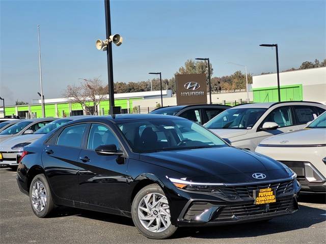 2025 Hyundai Elantra Hybrid Blue — Sedan — 9,999 mi — Concord, CA