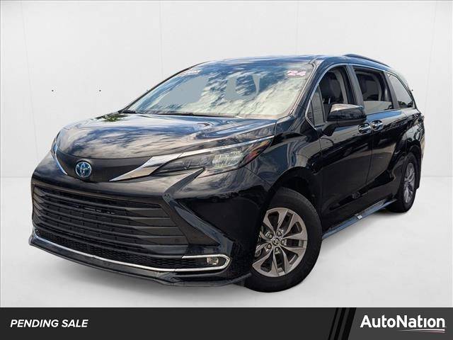 2024 Toyota Sienna XLE — Minivan — 7,637 mi — Miami, FL