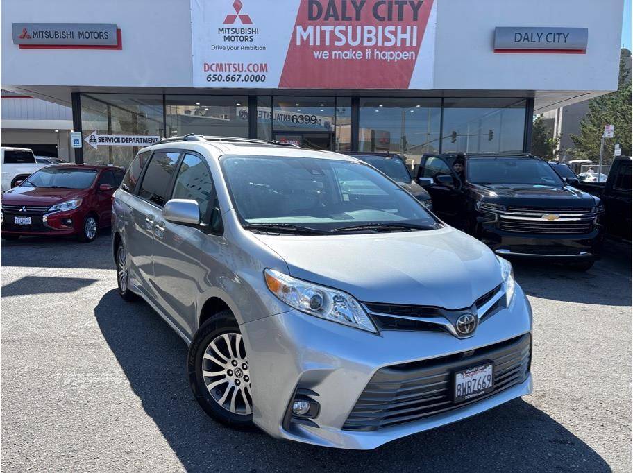 2020 Toyota Sienna XLE — Minivan — 76,945 mi — Daly City, CA