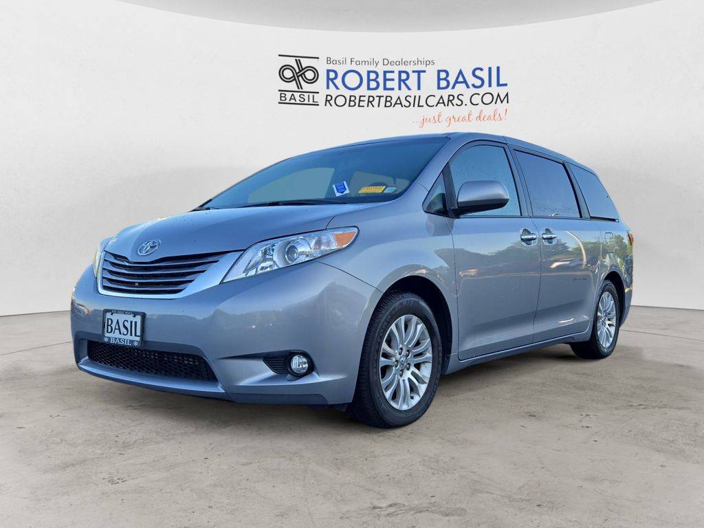 2017 Toyota Sienna L — Minivan — 9,527 mi — Orchard Park, NY