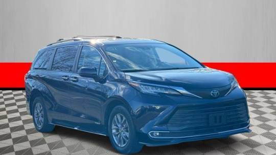 2021 Toyota Sienna XLE — Minivan — 84,427 mi — Oakdale, NY